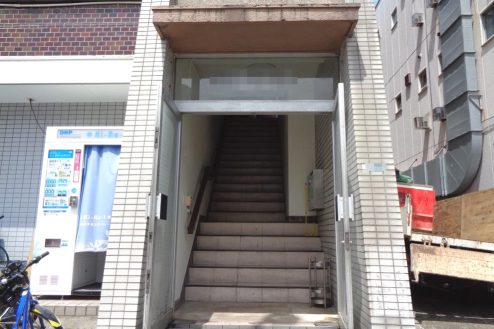 29.雑居ビル･マンション1棟｜共用部･階段（1F入口）
