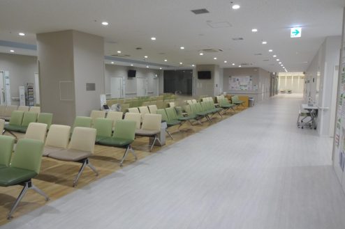 59.新病院｜待合室前・廊下