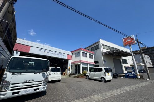 自動車整備工場/所沢(25101)｜事務所･中古車販売･昔ながら･駐車場･ﾛｰﾀﾞｰ車