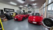 カーショップ/所沢店(2599)｜タイヤ＆ホイール･中古車販売･店内･作業場･リフト