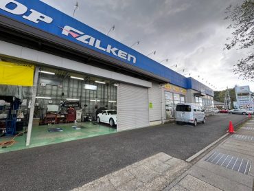 カーショップ/所沢店(2599)｜タイヤ＆ホイール･中古車販売･店内･作業場･リフト