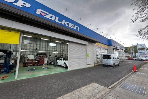 カーショップ/所沢店(2599)｜タイヤ＆ホイール･中古車販売･店内･作業場･リフト