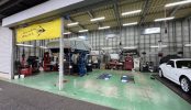 カーショップ/所沢店(2599)｜タイヤ＆ホイール･中古車販売･店内･作業場･リフト