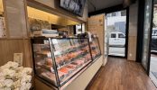 イートインのある精肉店(2596)｜肉屋･ｼｮｰｹｰｽ･惣菜･ｺﾛｯｹ･外観･街