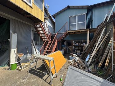 建設会社の倉庫･作業場(2595)｜工場･駐車場･外階段･資材･機械･工具･建築備品
