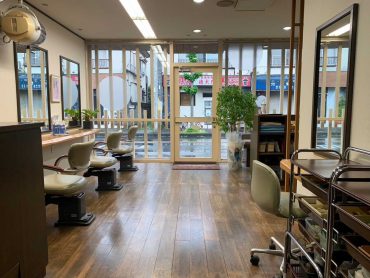 美容室 ヘアーサロン/所沢店(25112)｜ウッド調･明るい店内･昔ながら･外観