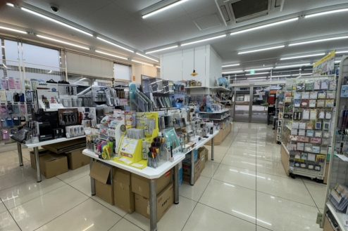 文房具･事務用品店/所沢店(25113)｜広い店内･外観･駐車場