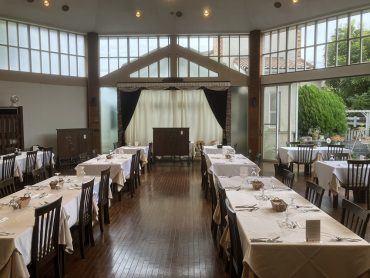 独立型チャペル＆一軒家レストラン｜貸切･吹き抜け･開放感･広い･ピアノ･駐車場