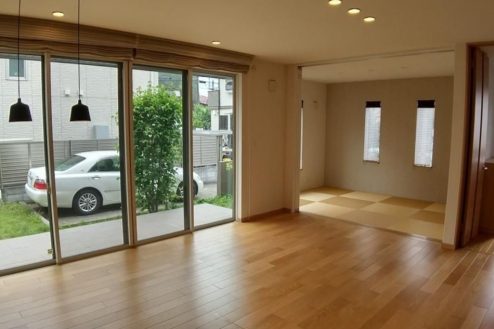 11.2階建て一軒家 4LDK 庭･駐車場付き