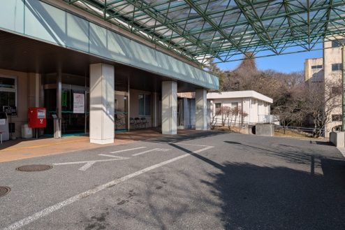 32.病院｜新病棟ワンフロア･旧病棟｜正面玄関