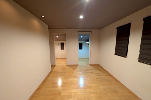 14.2階建て一軒家 4LDK 庭･駐車場付き