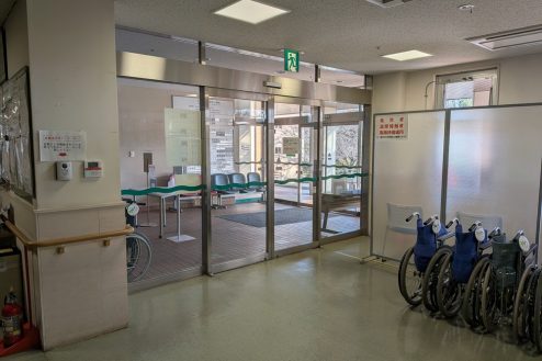 36.病院｜新病棟ワンフロア･旧病棟｜ロビー 待合い