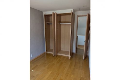 18.2階建て一軒家 4LDK 庭･駐車場付き