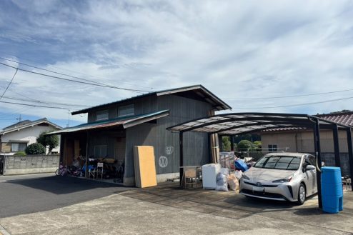 トタン外壁の倉庫･物置(25139)｜備品･生活感･駐車場･屋根｜東京