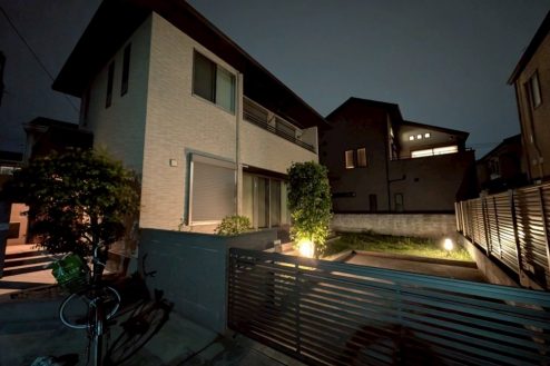 2.2階建て一軒家 4LDK 庭･駐車場付き