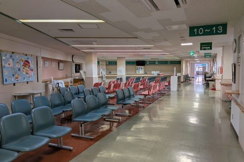 37.病院｜新病棟ワンフロア･旧病棟｜ロビー 待合い