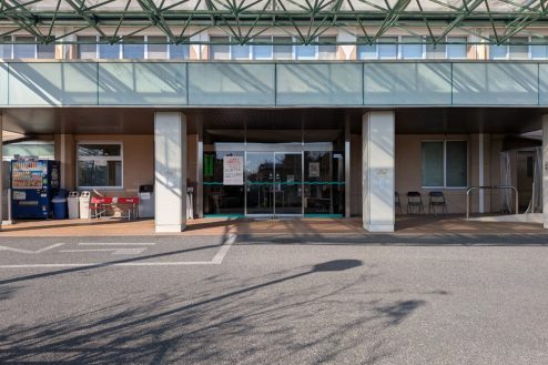 33.病院｜新病棟ワンフロア･旧病棟｜正面玄関