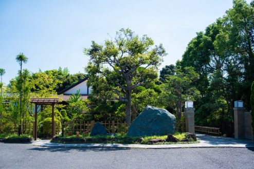 1.広大な日本庭園を有する古民家レストラン