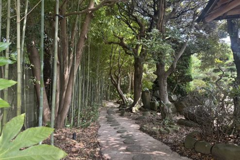 14.広大な日本庭園を有する古民家レストラン