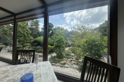 18.広大な日本庭園を有する古民家レストラン