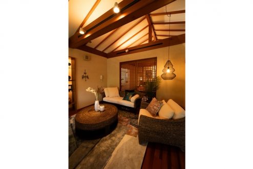 26.広大な日本庭園を有する古民家レストラン