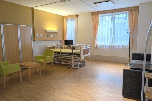 4.病院｜新病棟ワンフロア･旧病棟｜新病棟：病室（広い個室）