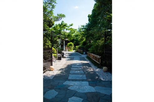 3.広大な日本庭園を有する古民家レストラン