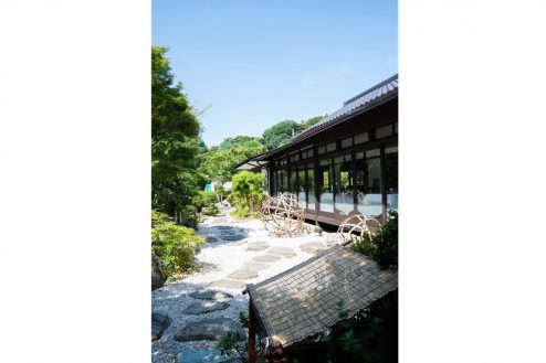 10.広大な日本庭園を有する古民家レストラン